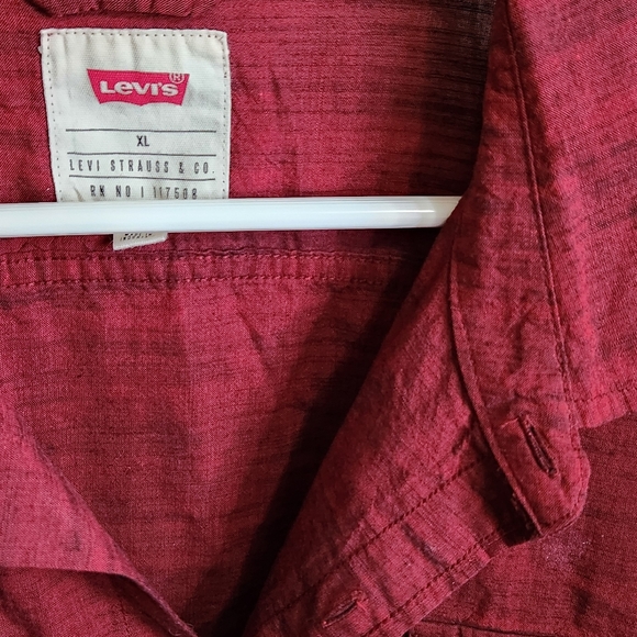 Levi's button down - Picture 2 of 2